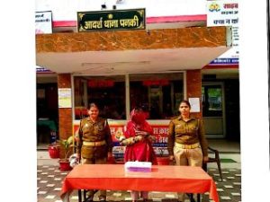 कानपुर नगर25फरवरी24*पनकी पुलिस ने महिला पर्स चोर को गिरफ्तार किया।