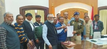 कानपुर नगर27फरवरी24*व्यवस्थित वाहन संचालन तथा वैध स्टैंडो के संचालन में अवांछनीय तत्वों के हस्तक्षेप को रोकने हेतु ज्ञापन दिया।