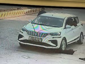 आगरा28फरवरी24*थाना शाहगंज क्षेत्र के अंतर्गत गोविंद नगर क्षेत्र में हसनपुरा रोड पर इंसानियत हुई शर्मसार ।