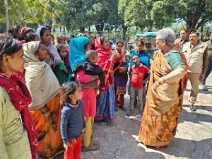 कानपुर29फरवरी24*नगर निगम नोटिस के विरोध में महापौर से मिली गोविंद नगर बस्ती की महिलाएं