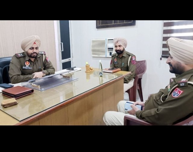 पंजाब 05 मार्च 2024* नशा तस्करों व लूटपाट करने वालों को किसी भी कीमत पर बख्शा नहीं जायेगा : थाना प्रभारी मनिन्द्र सिंह पंजाब 05 मार्च 2024* नशा तस्करों व लूटपाट करने वालों को किसी भी कीमत पर बख्शा नहीं जायेगा : थाना प्रभारी मनिन्द्र सिंह