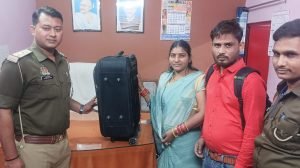 इलाहाबाद11मार्च24*महिला का खोया बैग इलाहाबाद पुलिस ने 2 घण्टे के अन्दर ही खोजकर दिया।