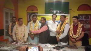 मिर्जापुर12मार्च23*राष्ट्रीय जन उद्योग व्यापार संगठन मीरजापुर नव नियुक्त पदाधिकारियों का स्वागत एवं बधाई दी गई*