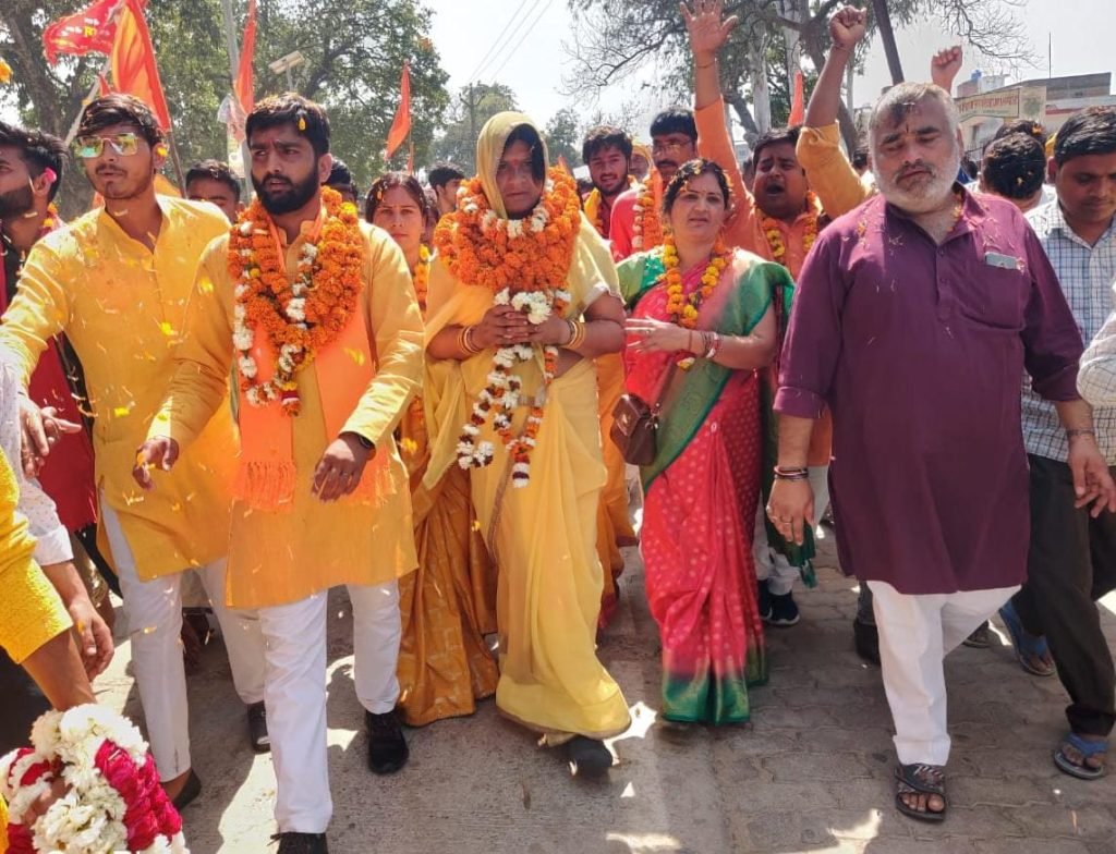 बाराबंकी14मार्च24*सत्यनाम पदयात्रा का पुष्प वर्षा कर किया गया स्वागत