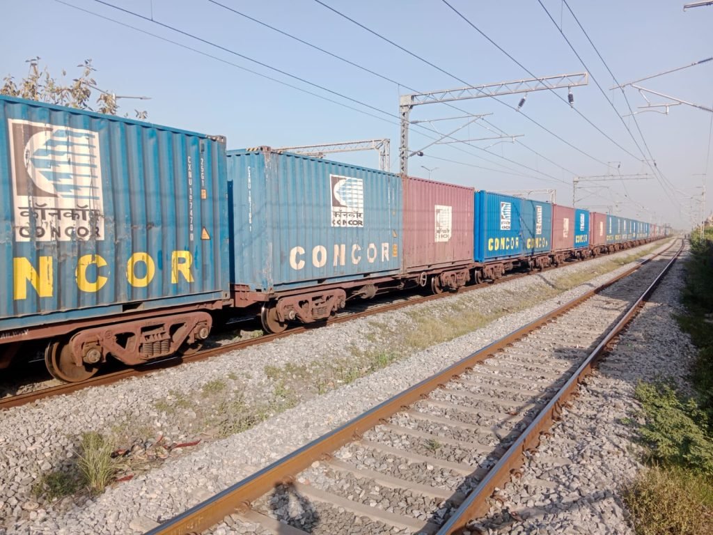 औरैया19मार्च24*ब्रेक शू जाम होने से एक घण्टे खड़ी रही मालगाड़ी* औरैया19मार्च24*ब्रेक शू जाम होने से एक घण्टे खड़ी रही मालगाड़ी*