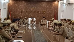 बाँदा24मार्च24*आगामी लोकसभा चुनाव व त्यौहार को लेकर अपर एसपी लक्ष्मी निवास मिश्र ने ली बैठक