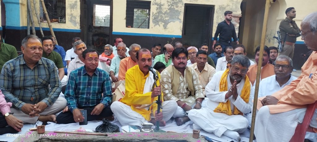 अयोध्या26मार्च24*हर्षोल्लास के साथ मनाया गया होली का पर्व,भारी भीड़ के साथ बाजे गाजे से निकाला गया जुलूस