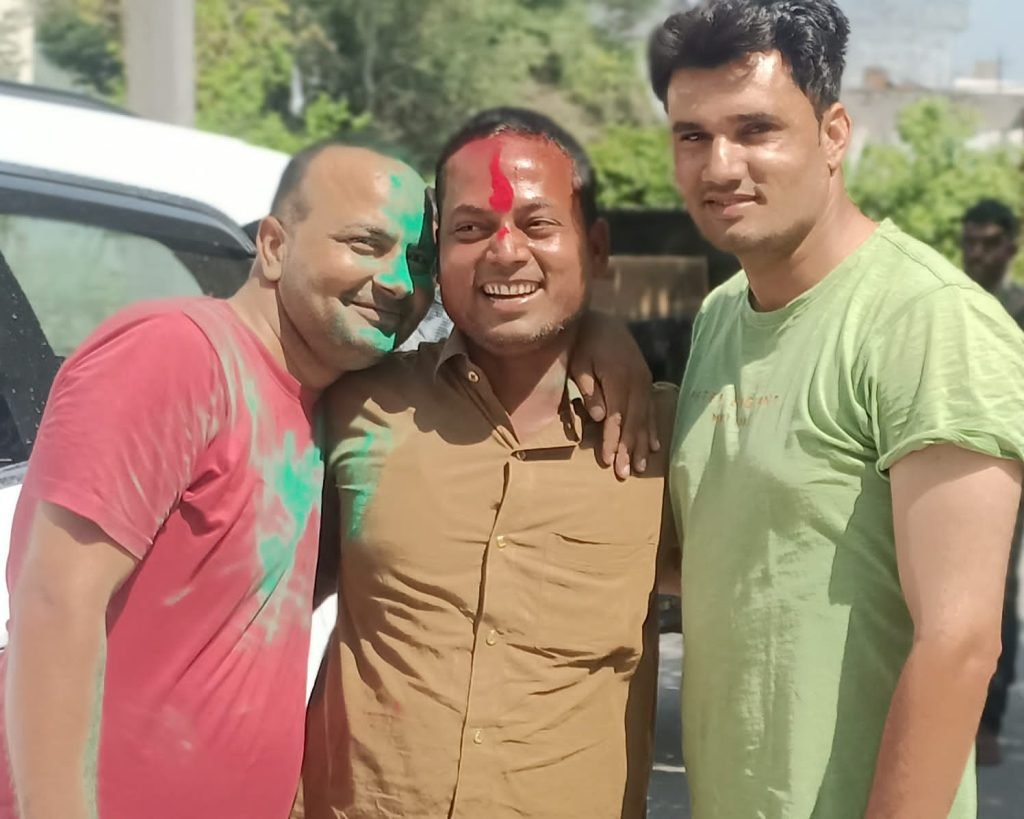 हरदोई 29 मार्च *खाकी पर चढ़ा होली का खुमार, कोतवाली पिहानी में जमकर उड़े रंग-गुलाल