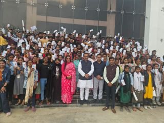 कौशाम्बी03मार्च24*रिद्धि सिद्धि कॉलेज में स्मार्टफोन का हुआ वितरण नई तकनीक युग का हुआ आगाज* कौशाम्बी03मार्च24*रिद्धि सिद्धि कॉलेज में स्मार्टफोन का हुआ वितरण नई तकनीक युग का हुआ आगाज*