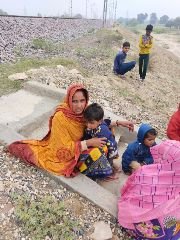 कौशाम्बी04मार्च24*रेल लाइन में आत्महत्या करने जा रही महिला को ग्रामीण व पुलिस कर्मचारियों ने बचाया*