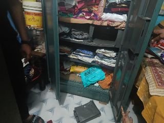 कौशाम्बी04मार्च24*रिटायर्ड उप निरीक्षक के बंद पड़े घर में ताला काटकर लाखों उठा ले गए चोर*