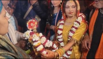 मथुरा04मार्च24*प्रेम दीवानी गुंजन ने रचाया कान्हा की प्रतिमा से विवाह* मथुरा04मार्च24*प्रेम दीवानी गुंजन ने रचाया कान्हा की प्रतिमा से विवाह*