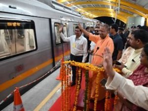आगरा06मार्च24*अब ताजनगरी में भी सरपट दौड़ेगी मेट्रो, आगरा में सीएम योगी ने दिखाई हरी झंडी।*