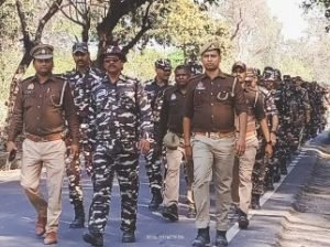 कौशाम्बी06मार्च24*आगामी लोकसभा चुनाव के मद्देनजर चरवा पुलिस ने अर्धसैनिक बल के साथ किया फ्लैग मार्च*