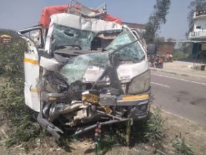 अयोध्या08मार्च24*खड़े कंटेनर में पीछे से घुसी पिकप पिकप चालक व एक यात्री की मौत