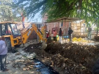 कौशाम्बी09मार्च24*बेशकीमती कब्जा भूमि पर चला नगर पंचायत का बुल्डोजर* कौशाम्बी09मार्च24*बेशकीमती कब्जा भूमि पर चला नगर पंचायत का बुल्डोजर*