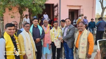 मथुरा 9 मार्च 2024*केंद्र सरकार की लाभकारी योजनाओं के बारे में व्याख्यान किया व सभी अतिथियों का माल्यार्पण पटुका पहना कर स्वागत किया गया* मथुरा 9 मार्च 2024*केंद्र सरकार की लाभकारी योजनाओं के बारे में व्याख्यान किया व सभी अतिथियों का माल्यार्पण पटुका पहना कर स्वागत किया गया*