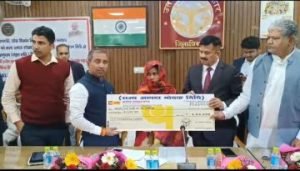 सहारनपुर09मार्च24*बेमौसम बारिश एवं ओलावृष्टि से किसानो की फसलों में हुए नुकसान के चेक वितरित*