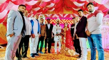 सुल्तानपुर12मार्च24*वर वधु को शादी में भेंट किया गया भारतीय संविधान,आमंत्रण कार्ड में उच्च शिक्षा का संदेश*