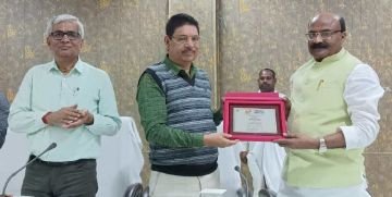 कौशाम्बी12मार्च24*उद्यमियों को प्रतीक चिन्ह देकर सीडीओ ने किया सम्मानित* कौशाम्बी12मार्च24*उद्यमियों को प्रतीक चिन्ह देकर सीडीओ ने किया सम्मानित*