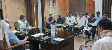 कौशाम्बी13मार्च24*लोकसभा निर्वाचन निर्वाचन की प्रभारी अधिकारियों के साथ बैठक*