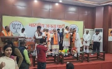 लखनऊ15मार्च24*यूपी में कांग्रेस को एक और झटका लगा* लखनऊ15मार्च24*यूपी में कांग्रेस को एक और झटका लगा*