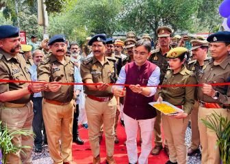 बाराबंकी16मार्च24*डीएम व एसपी ने ट्रैफिक कंट्रोल रूम व जीर्णोद्धार सिविल लाइन चौकी का किया शुभारंभ