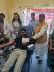 अयोध्या15मार्च24*विधायक के जन्मदिन पर बीडीओ ने किया रक्तदान