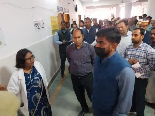 बाराबंकी16मार्च24*सीडीओ ने किया संयुक्त चिकित्सालय का औचक निरीक्षण बाराबंकी16मार्च24*सीडीओ ने किया संयुक्त चिकित्सालय का औचक निरीक्षण