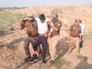 मिर्जापुर17मार्च24**पुलिस मुठभेड़ में 02 शातिर लुटेरे घायल/गिरफ्तार