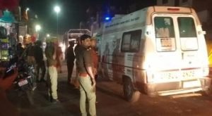 कौशाम्बी17मार्च24*जाम में फंसी एम्बुलेंस को चौकी इंचार्ज ने दिलाया रास्ता*