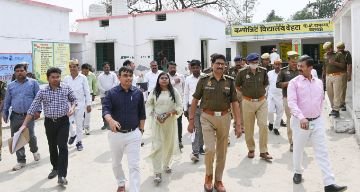 बाराबंकी20मार्च24*डीएम व एसपी ने किया मतदान केंद्रों की तैयारियों का निरीक्षण बाराबंकी20मार्च24*डीएम व एसपी ने किया मतदान केंद्रों की तैयारियों का निरीक्षण