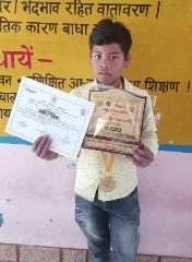 औरैया24मार्च24*सोलर कार का वर्किंग मॉडल कृष्णा राठौर ने जीता*