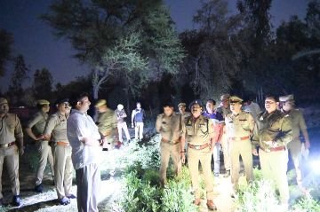 बाराबंकी26मार्च24*पंचायत भवन के पास संदिग्ध परिस्थितियों में बरामद हुआ युवती का शव