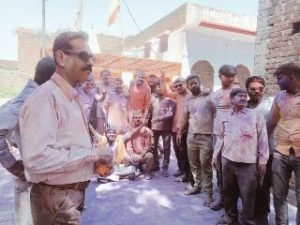 औरैया27मार्च24*संघ कार्यालय में होली मिलन कार्यक्रम का हुआ आयोजन**गोपाल वाटिका स्थित आध्या रेस्टोरेंट में हुआ होली मिलन*