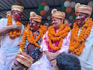 कानपुर नगर30मार्च24*बीते 82 वर्षों से कानपुर अंग्रेजी हुकूमत के खिलाफ शुरू हुई परंपरा के क्रम में मनाई होली