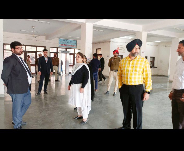 पंजाब सोमवार, 18 मार्च 2024* जिला फाजिल्का के सीनियर सैशन जज मैडम जतिंद्र कौर ने कोर्ट कम्पलैक्स का निरीक्षण किया