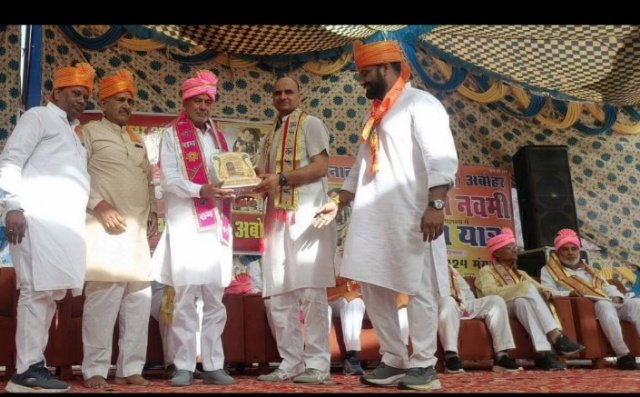 पंजाब 17 अप्रैल 2024* विधायक संदीप जाखड ने धनपत सियाग को श्री रामनवमी के पावन पर्व के उपलक्ष्य में सम्मानित किया पंजाब 17 अप्रैल 2024* विधायक संदीप जाखड ने धनपत सियाग को श्री रामनवमी के पावन पर्व के उपलक्ष्य में सम्मानित किया