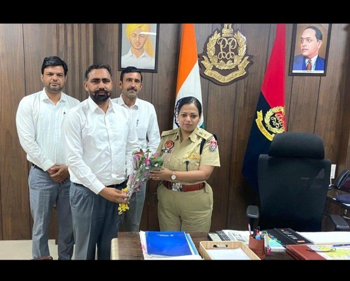 पंजाब बुधवार, 03 अप्रैल 2024* बार एसोसिएशन के प्रधान ने फाजिल्का की एसएसपी डॉ प्रज्ञा जैन से की मुलाकात