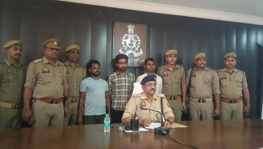 मिर्जापुर 03 अप्रैल 24*अनुमानित कीमत ₹ 15 लाख के गांजा व तस्करी में प्रयुक्त वाहन (02 अदद मोटर साइकिल) के साथ 03 गांजा तस्कर गिरफ्तार -* मिर्जापुर 03 अप्रैल 24*अनुमानित कीमत ₹ 15 लाख के गांजा व तस्करी में प्रयुक्त वाहन (02 अदद मोटर साइकिल) के साथ 03 गांजा तस्कर गिरफ्तार -*