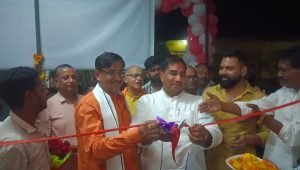 मिर्जापुर06अप्रैल24*विधायक ने हार्डवेयर की दुकान का किया उद्घाटन*