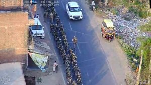 कौशाम्बी08अप्रैल24*पैरामिलिट्री फोर्स के साथ महेवाघाट थाना क्षेत्रांतर्गत एरिया डोमिनेशन*