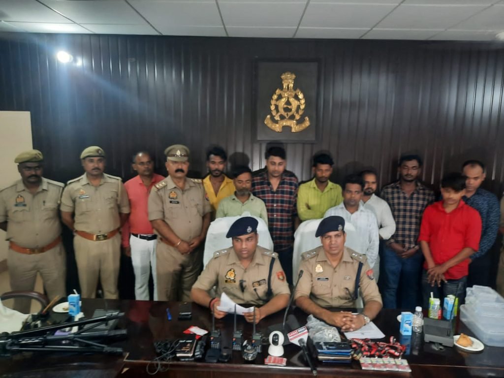 वाराणसी13अप्रैल24*फर्जी पत्रकार गिरोह का भंडाफोड़, 09 नफर फर्जी पत्रकार थाना लंका टीम द्वारा गिरफ्तार