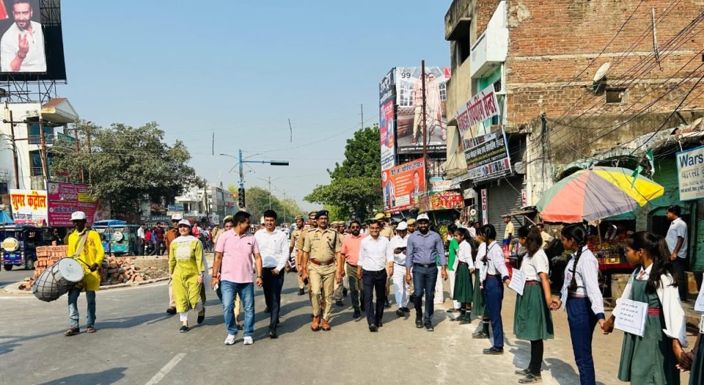 बाराबंकी 15 अप्रैल 24*4 किलोमीटर की मानव श्रृंखला बनाकर मतदाता जागरूकता का संदेश बाराबंकी 15 अप्रैल 24*4 किलोमीटर की मानव श्रृंखला बनाकर मतदाता जागरूकता का संदेश