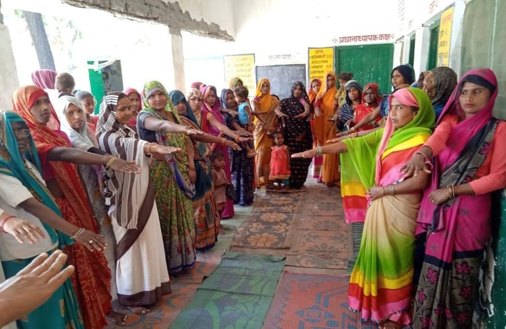 बाराबंकी 15 अप्रैल 24*103 केन्द्रों पर सास बहू ननद सम्मेलन का आयोजन, 4 हजार 393 प्रतिभागियों ने किया प्रतिभाग बाराबंकी 15 अप्रैल 24*103 केन्द्रों पर सास बहू ननद सम्मेलन का आयोजन, 4 हजार 393 प्रतिभागियों ने किया प्रतिभाग