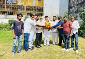 गौतमबुद्ध नगर01अप्रैल24*नवनियुक्त महानगर कांग्रेस नोएडा अध्यक्ष मुकेश यादव जी को फूल माला व गुलदस्ता भेंटकर शुभकामनाएं व बधाई दी। गौतमबुद्ध नगर01अप्रैल24*नवनियुक्त महानगर कांग्रेस नोएडा अध्यक्ष मुकेश यादव जी को फूल माला व गुलदस्ता भेंटकर शुभकामनाएं व बधाई दी।