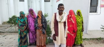 कौशाम्बी02अप्रैल24*बच्चे की मौत का मुकदमा दर्ज होने के बाद पूरा कुनबा पहुंचा पुलिस कार्यालय* कौशाम्बी02अप्रैल24*बच्चे की मौत का मुकदमा दर्ज होने के बाद पूरा कुनबा पहुंचा पुलिस कार्यालय*