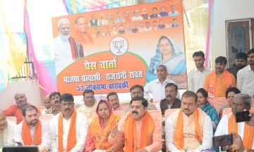 बाराबंकी02अप्रैल24*भ्रष्टाचारियों को बचाने में जुटा है इंडी गठबंधन : संजय राय - पत्रकार के सवाल पर भड़क उठे क्षेत्रीय प्रभारी