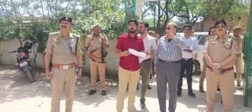 कौशाम्बी03अप्रैल24*मतदान केन्द्र का भ्रमण कर डीएम एसपी ने अधिकारियों को दिये दिशा-निर्देश* कौशाम्बी03अप्रैल24*मतदान केन्द्र का भ्रमण कर डीएम एसपी ने अधिकारियों को दिये दिशा-निर्देश*