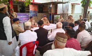 कानपुर नगर04अप्रैल24*अलविदा जुमा व आगामी त्यौहार ईद-उल-फितर के सम्बन्ध में पुलिस उपायुक्त, द्वारा मीटिंग की गयी।